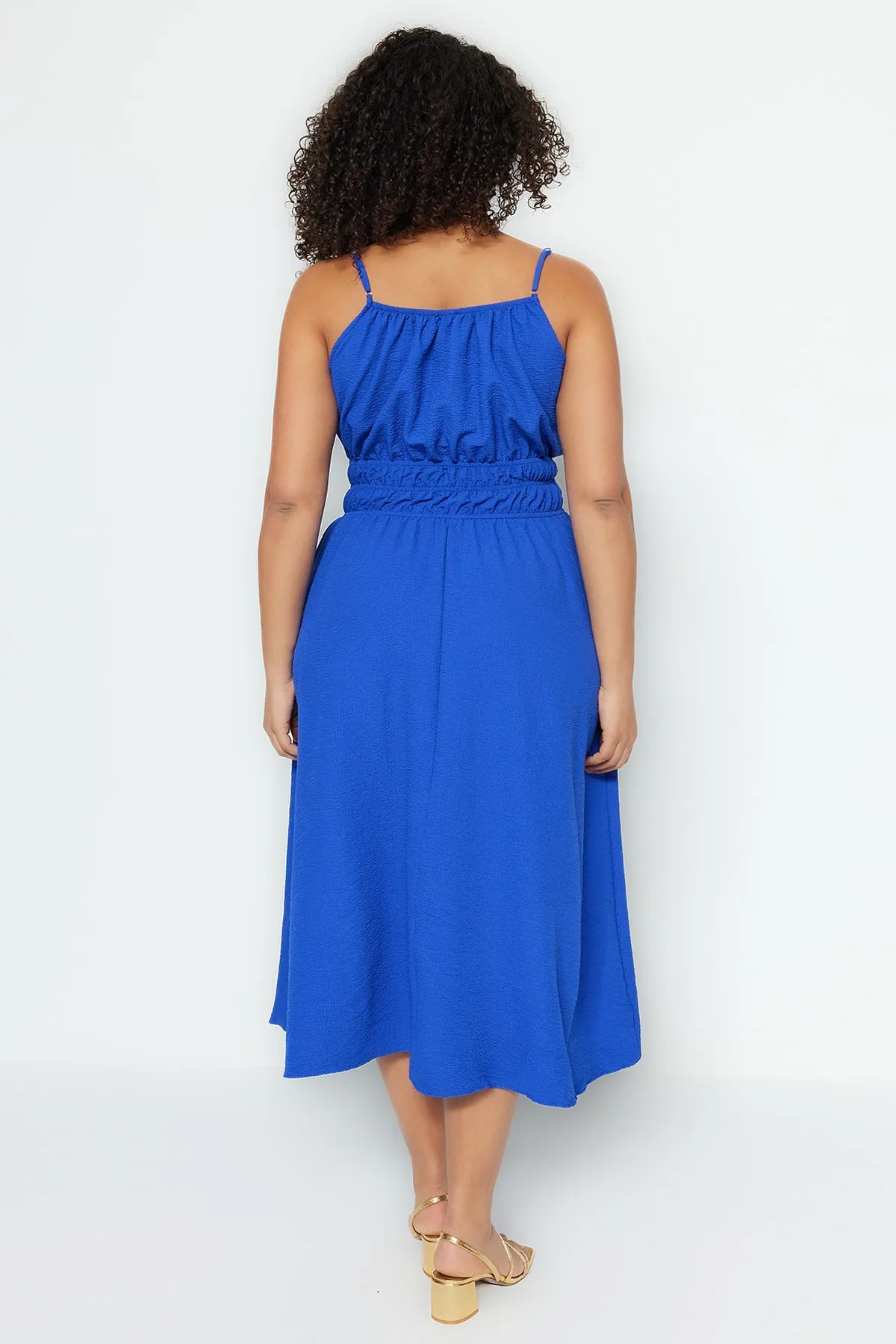 Trendyol Curve  Blaues gewebtes Kleid mit elastischer Taille TBBSS23AH00045