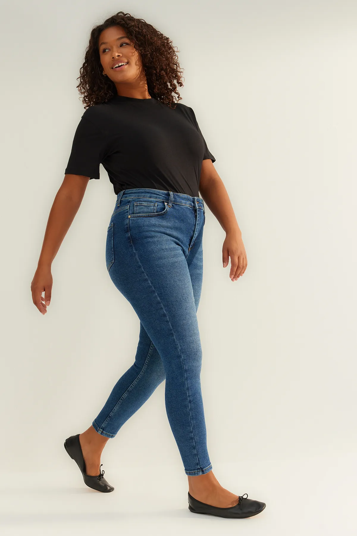 Trendyol Curve  Marineblaue, dehnbare Skinny-Jeans mit hoher Taille TBBAW24CJ00048