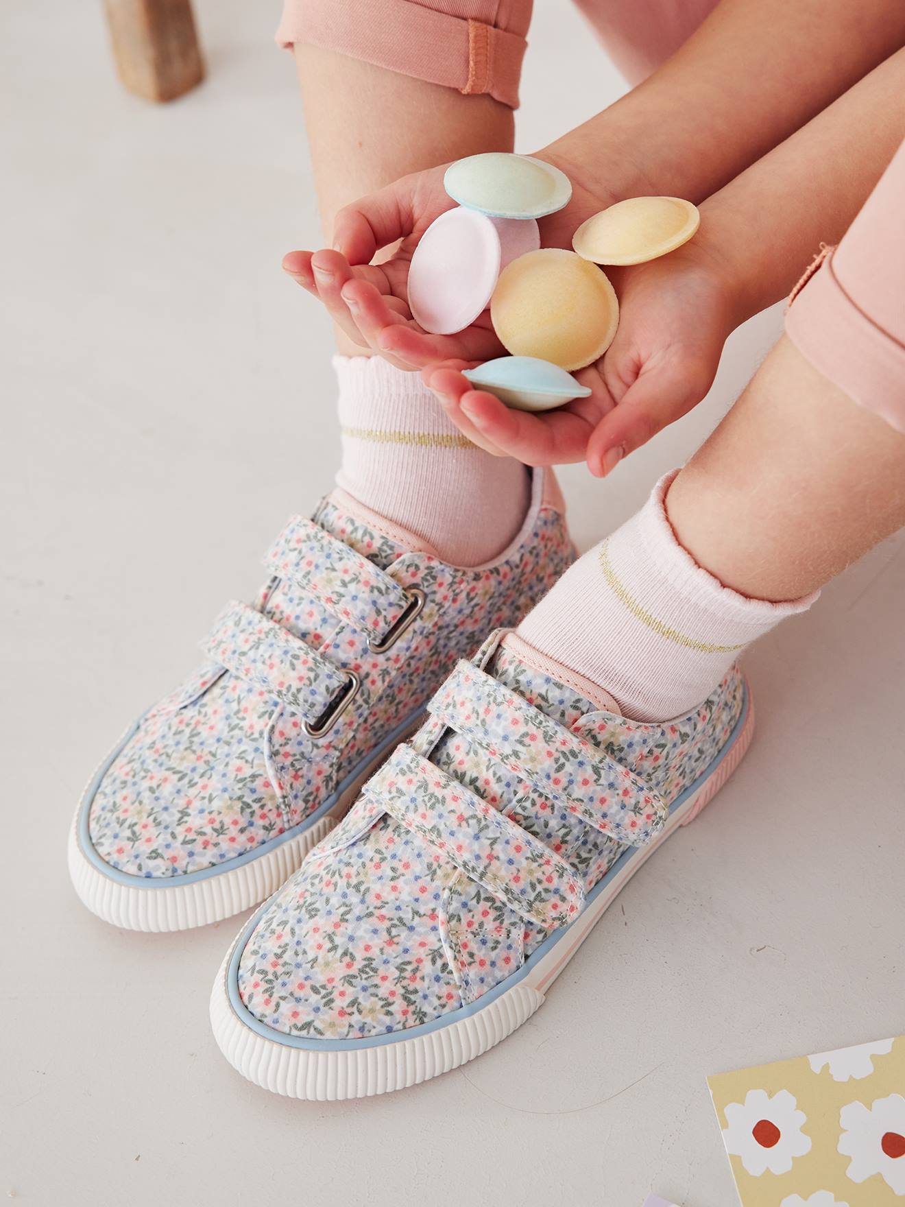 Baskets scratchées en toile enfant rose