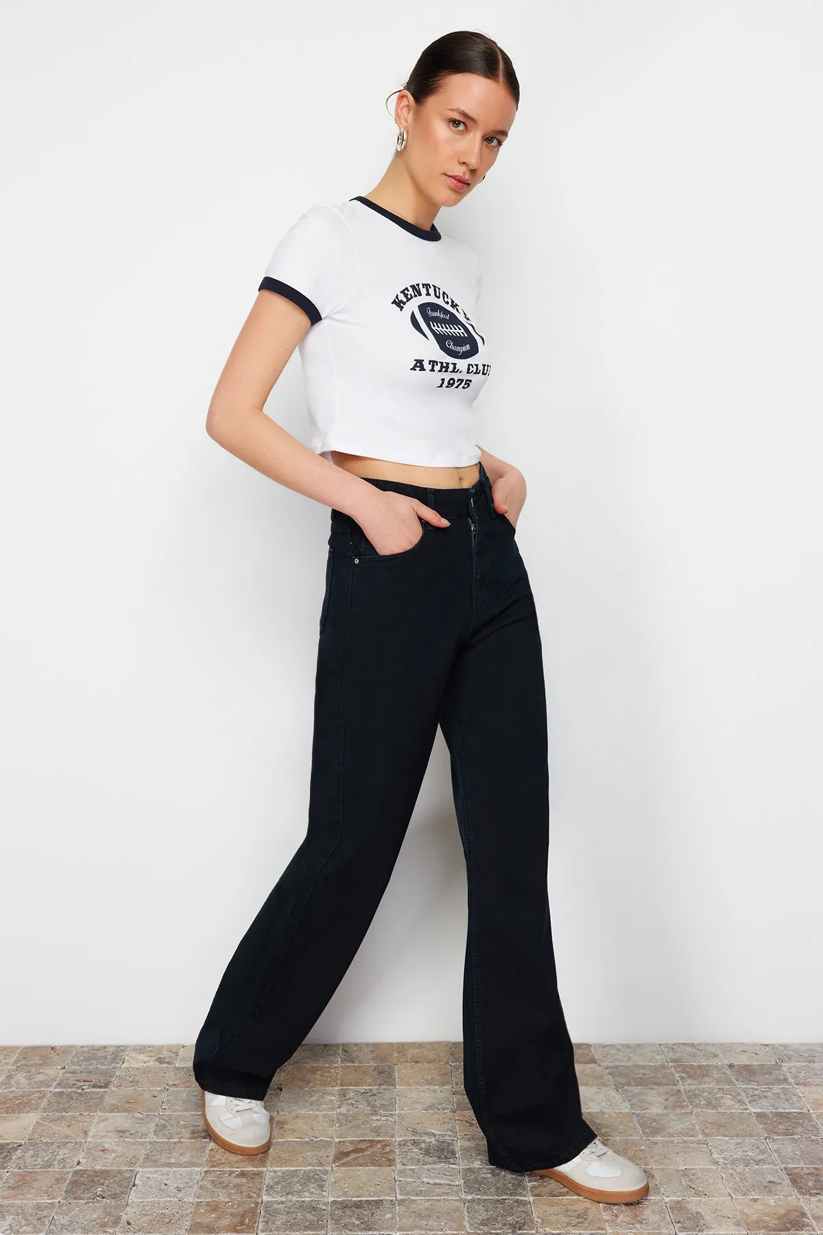 Trendyol Collection  Mitternachtsblaue Jeans mit hoher Taille und weitem Bein TWOSS24JE00305
