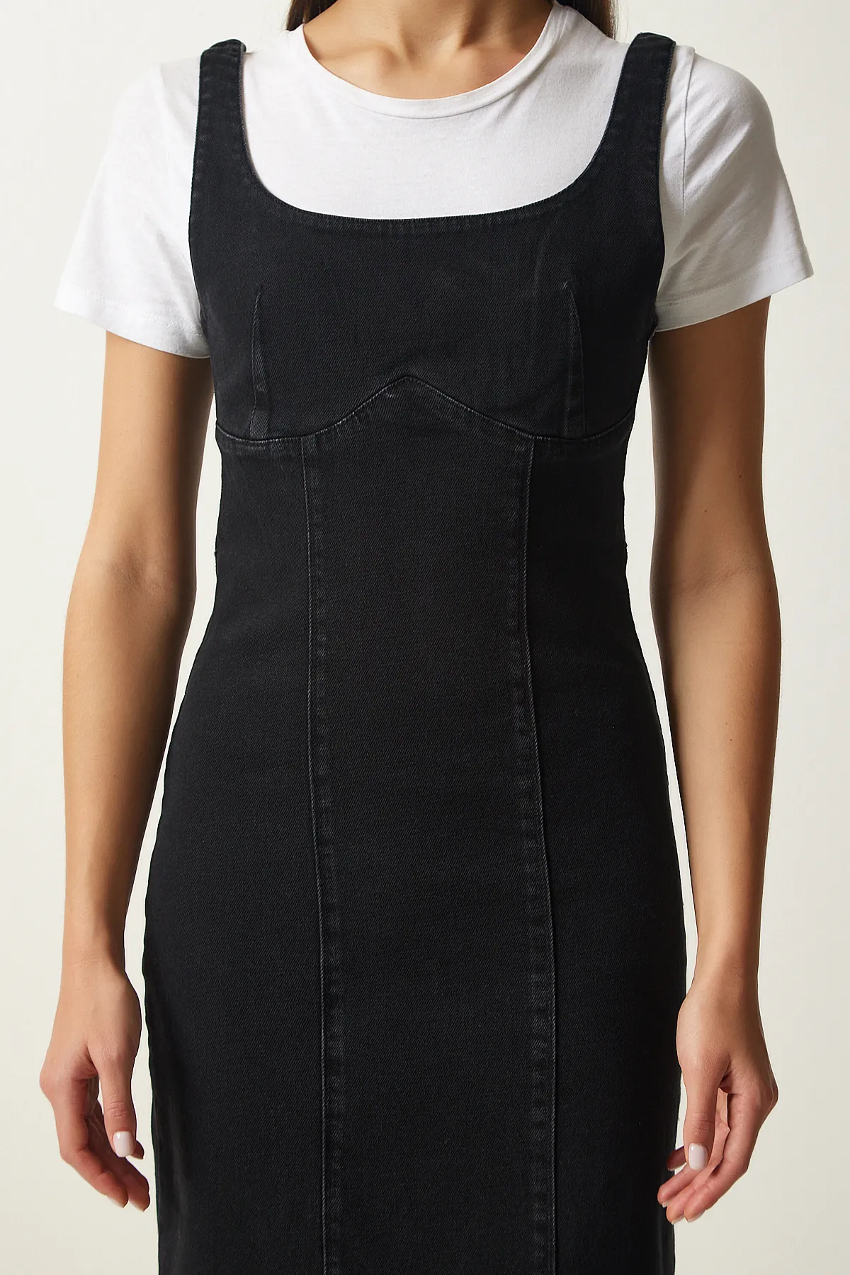 Happiness İstanbul  Schwarzes Midi-Jeanskleid mit Reißverschlussträgern für Damen OK00061