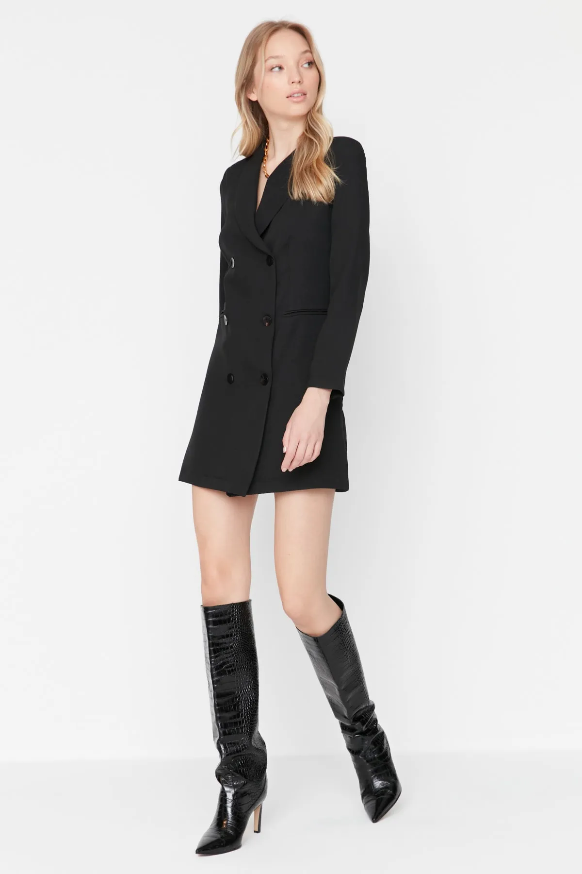 Trendyol Collection  Schwarzes, gewebtes Mini-Jackenkleid mit Knopfdetail und Details TWOAW23EL00291