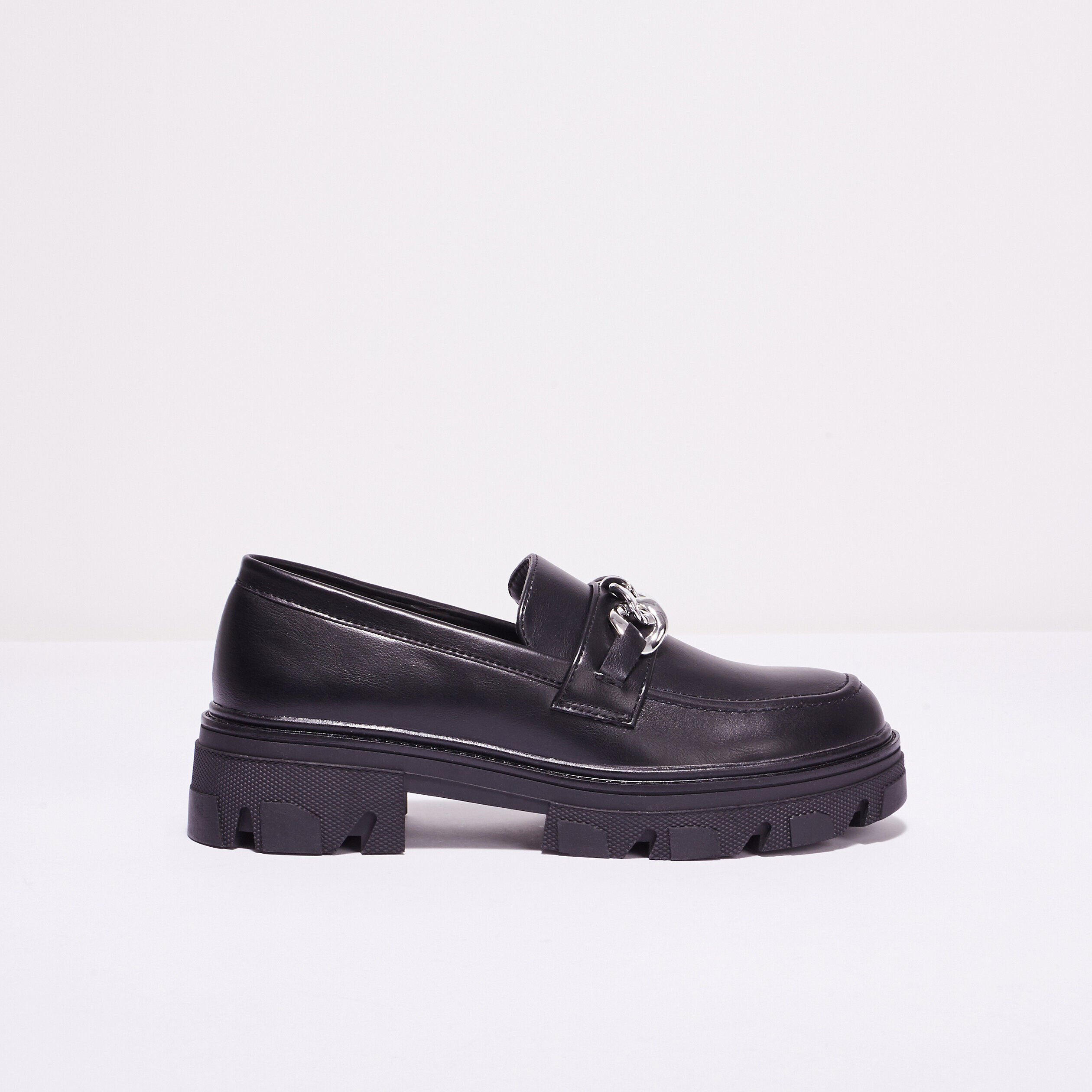 Mocassins crantés avec chaînes noir femme | Cache Cache