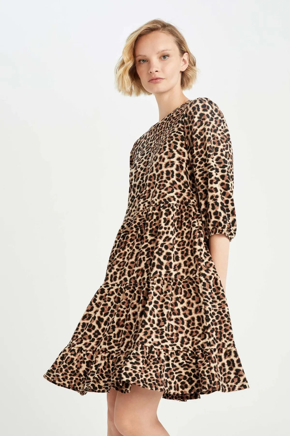 DeFacto  Strukturiertes Minikleid aus Seersucker mit Leopardenmuster und Rundhalsausschnitt und Ballonärmeln Y7044az22hs