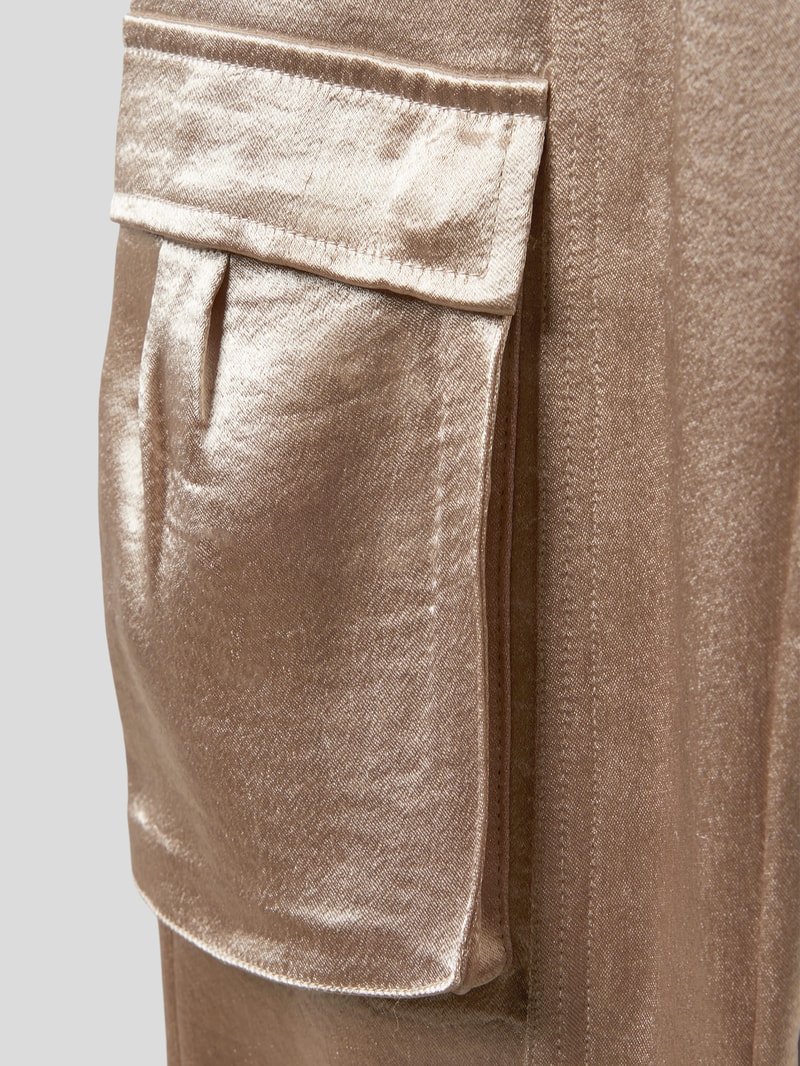 Cargohose im Metallic-Look in stein