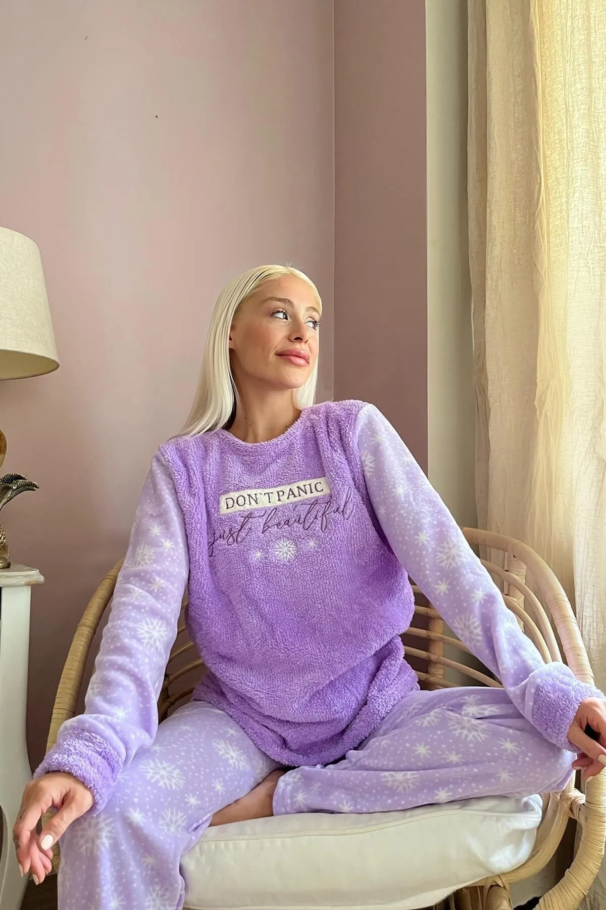 Pijamaevi  Lila Dont Panic gemustertes Plüsch-Pyjama-Set für Damen
