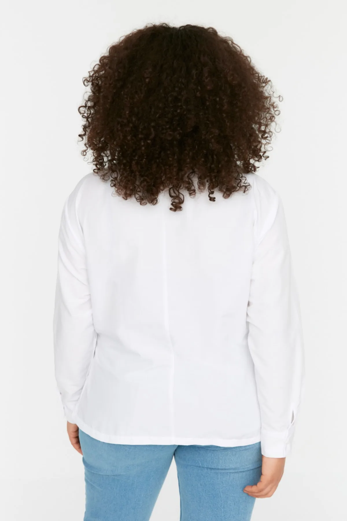 Trendyol Curve  Weißes zweireihiges gewebtes Hemd mit Krawattendetail TBBSS22GO0628