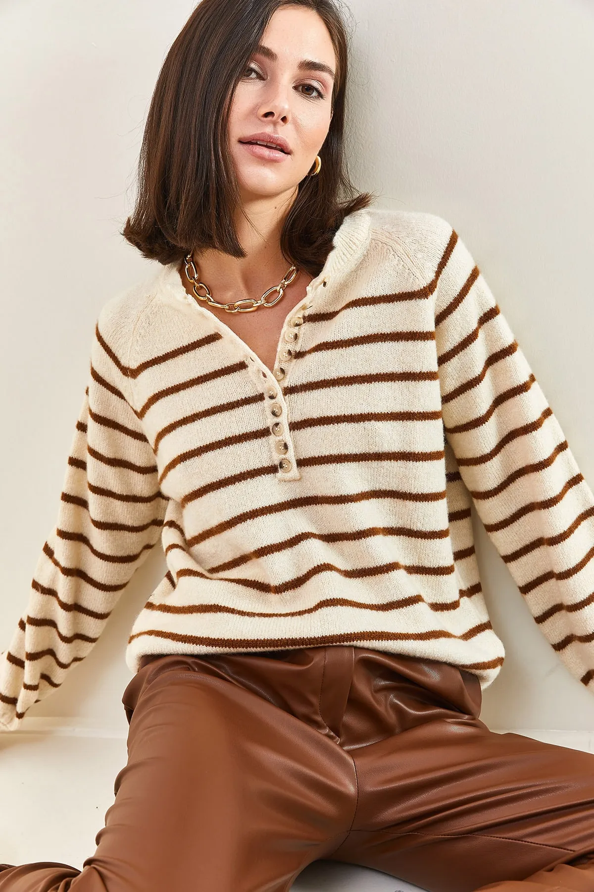 Bianco Lucci  Gestreifter Strickpullover mit Rollkragen und geknöpftem Kragen für Damen