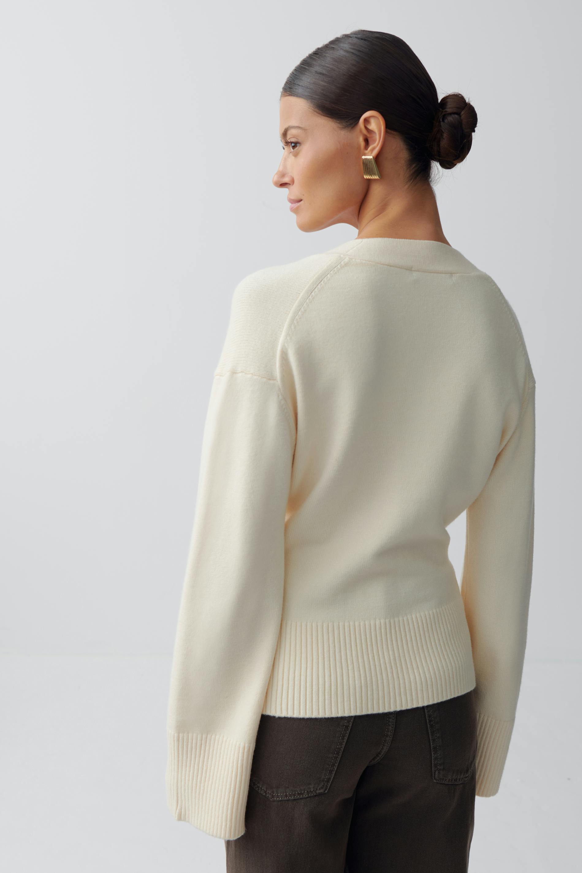 Knitted pocket cardigan
