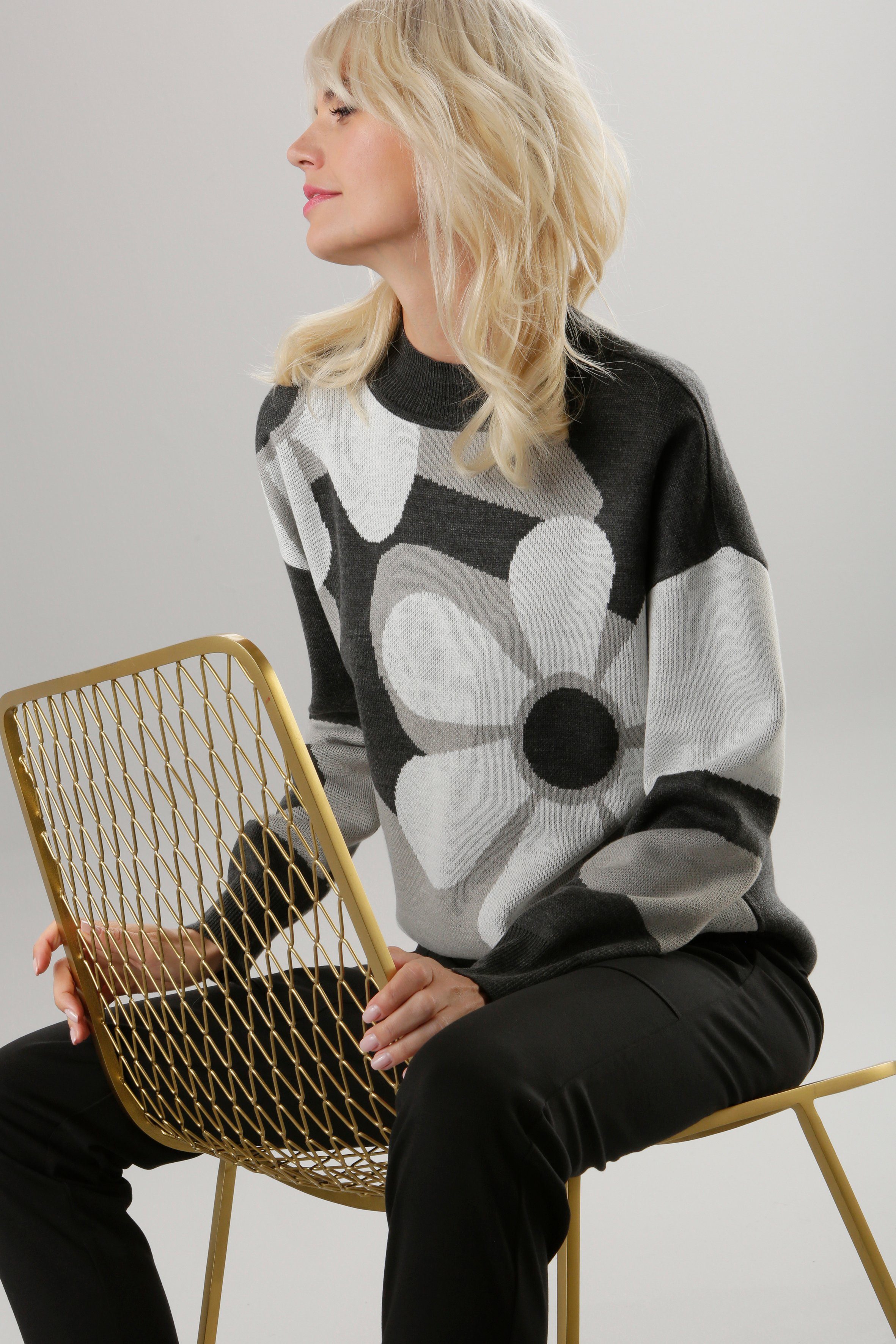 Aniston SELECTED Strickpullover mit großem Blütenmuster