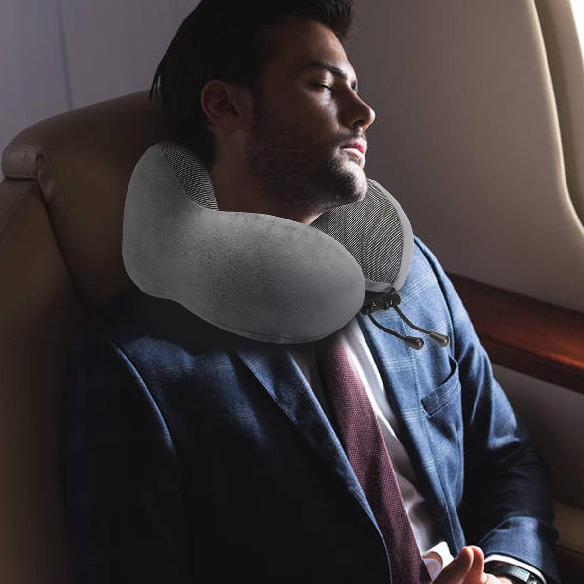 götäzer Nackenkissen Ergonomisch gestaltetes Reisekissen(mit Schlafmaske,Ohrstöpsel,Tasche), 1-tlg., Memory-Schaum, schützendes Nackenkissen, perfekt für Reisen und Büro