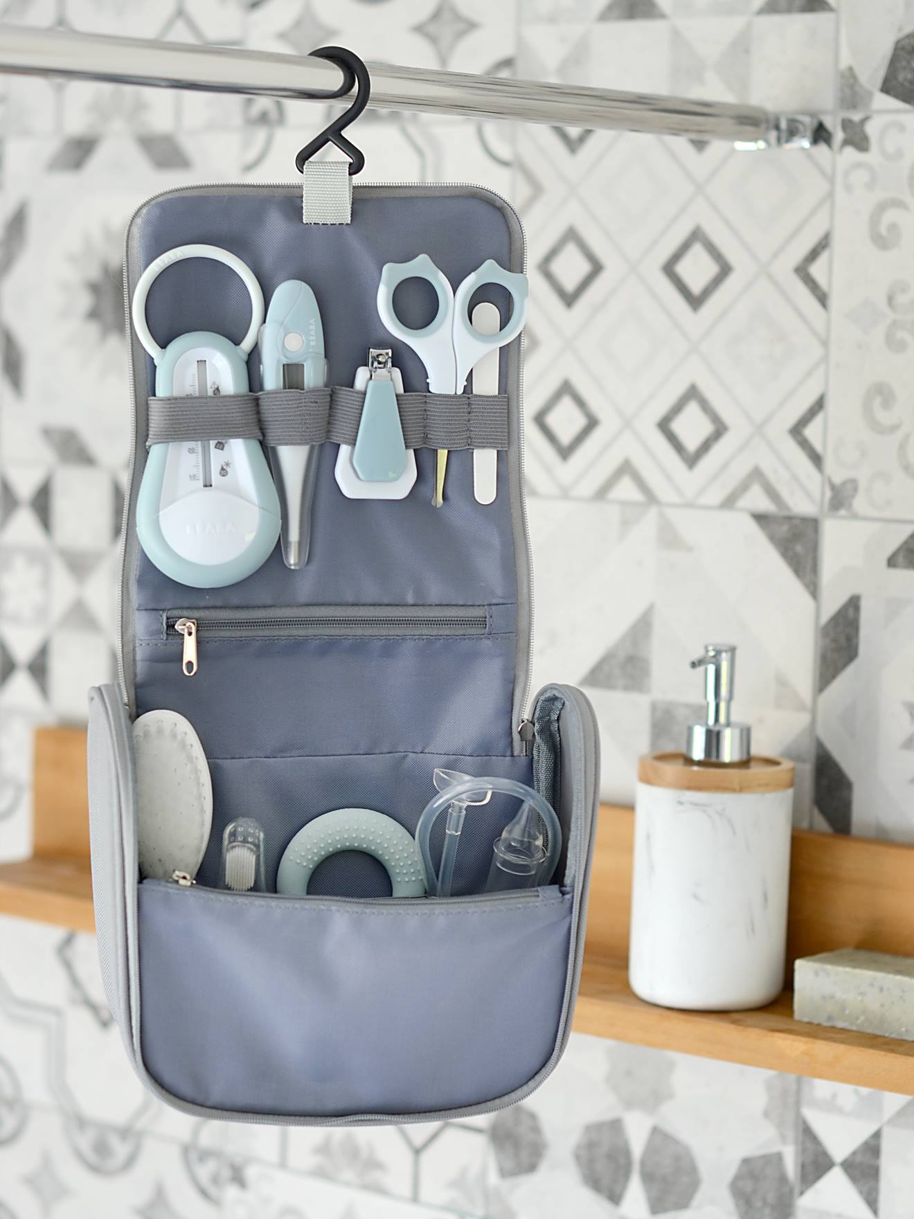 Trousse de toilette nomade 9 accessoires BEABA green blue