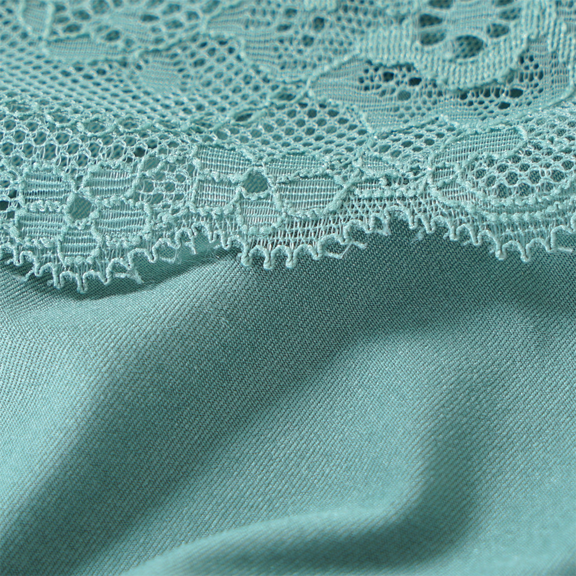 2 Damen Slips mit Spitze