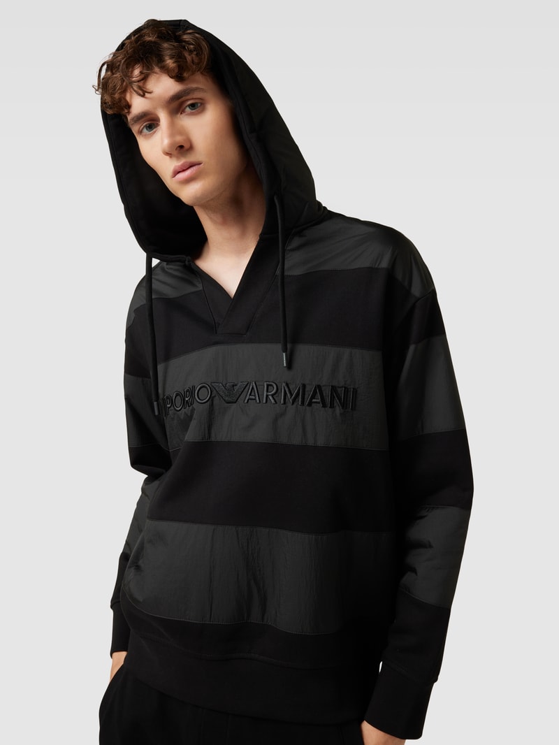 Hoodie mit Label-Stitching in schwarz