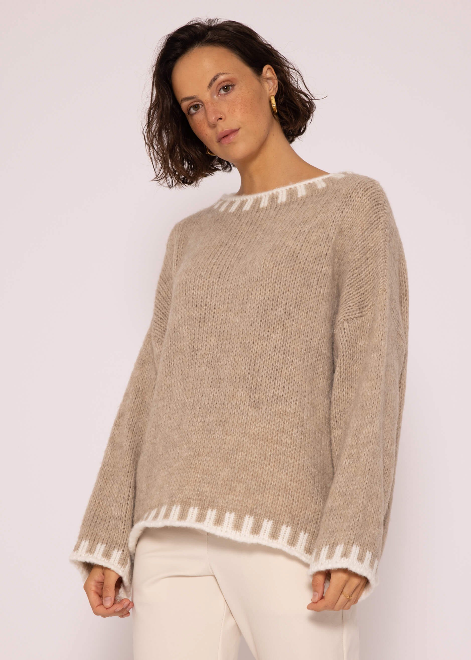 SASSYCLASSY Strickpullover Oversize Pullover Damen aus weichem Grobstrick Lässiger Strickpullover lang mit offwhite Details, Made in Italy