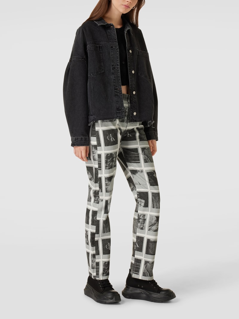 Jeans mit Label-Patch aus Leder in offwhite