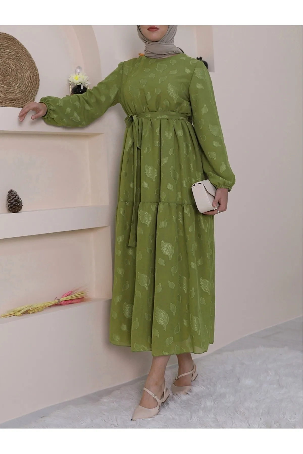 Modamorfo  Gefüttertes Kleid mit elastischem Taillengürtel und Gürtel