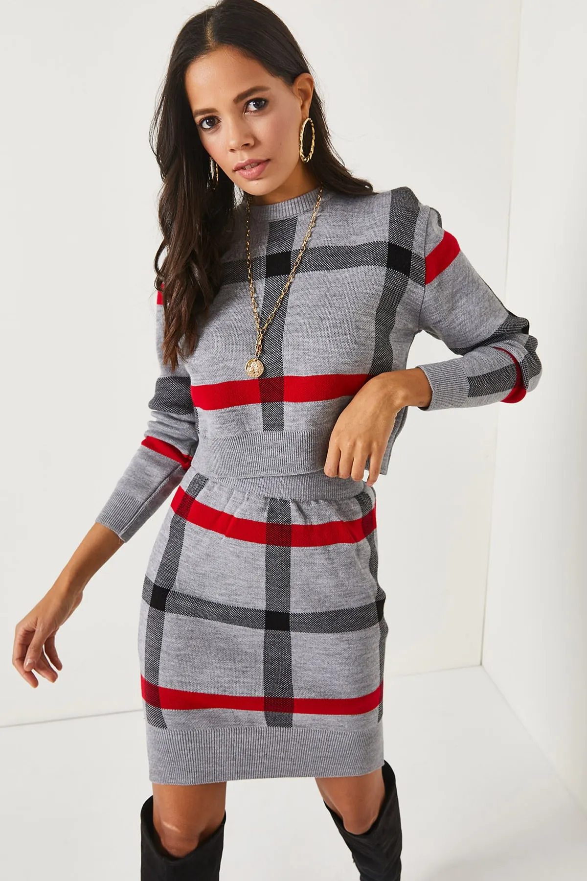 Olalook  Graues Oberteil, kurzer Pullover, Schlitzrock, Set TKM-19000184