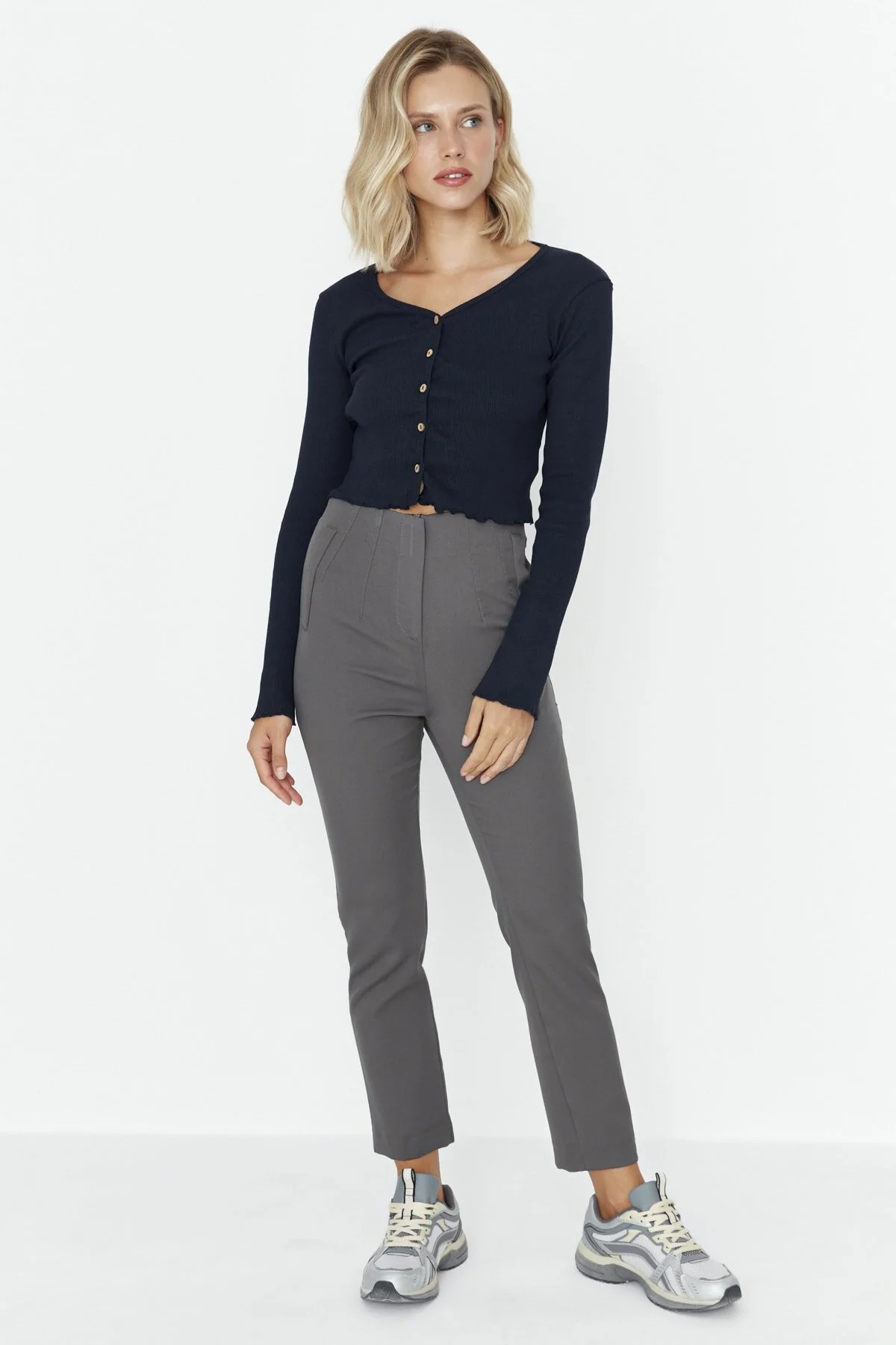Trendyol Collection  Anthrazitfarbene, zigarettengemusterte, gewebte Hose mit hoher Taille und knöchellangem Abnäher TWOSS20PL0515