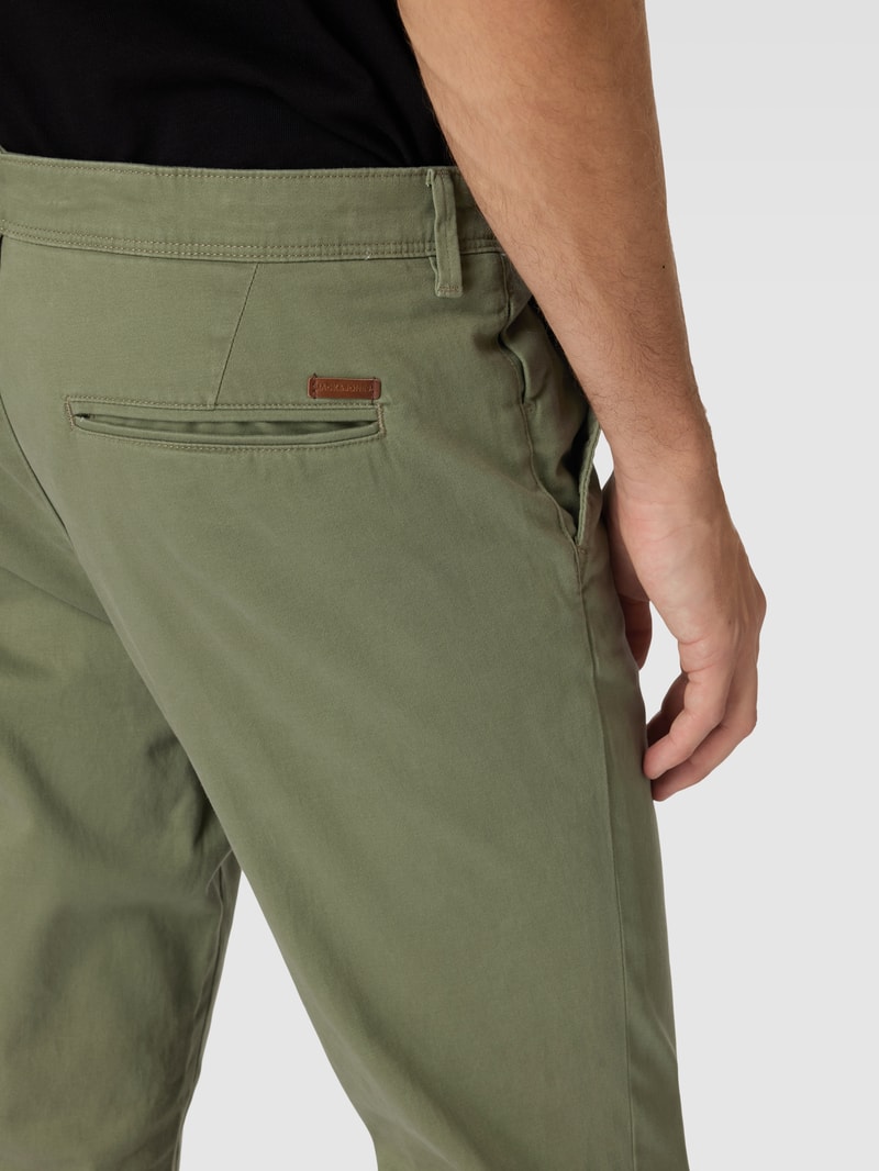 Slim Fit Chino mit Stretch-Anteil in olivgrün