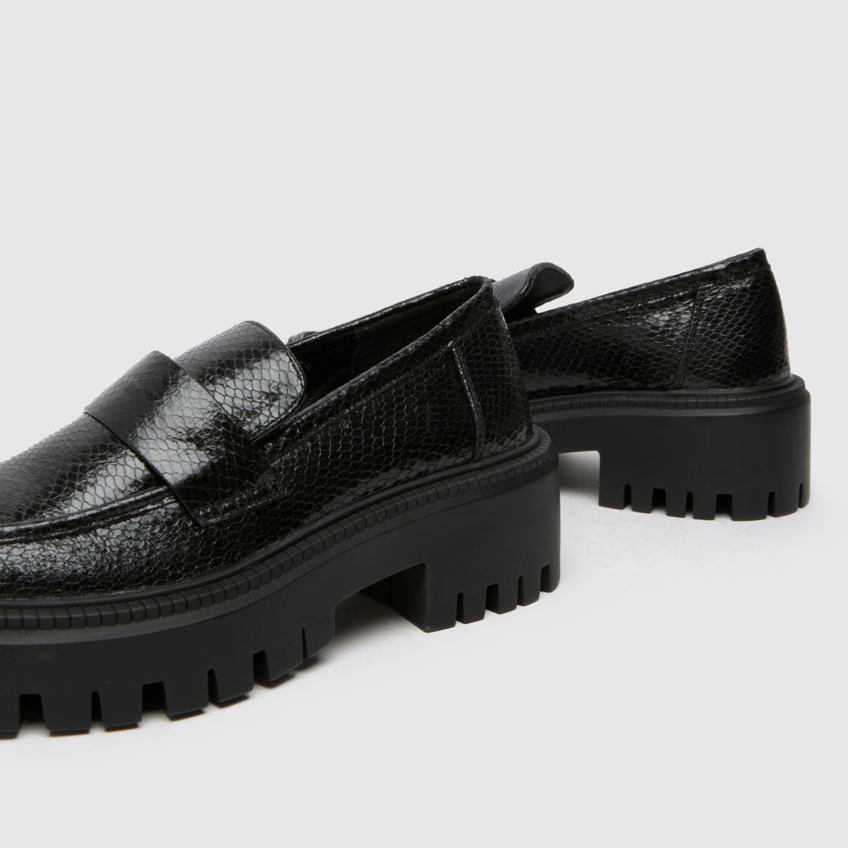 Schuh Laney vastag, lapos cipők fekete színben