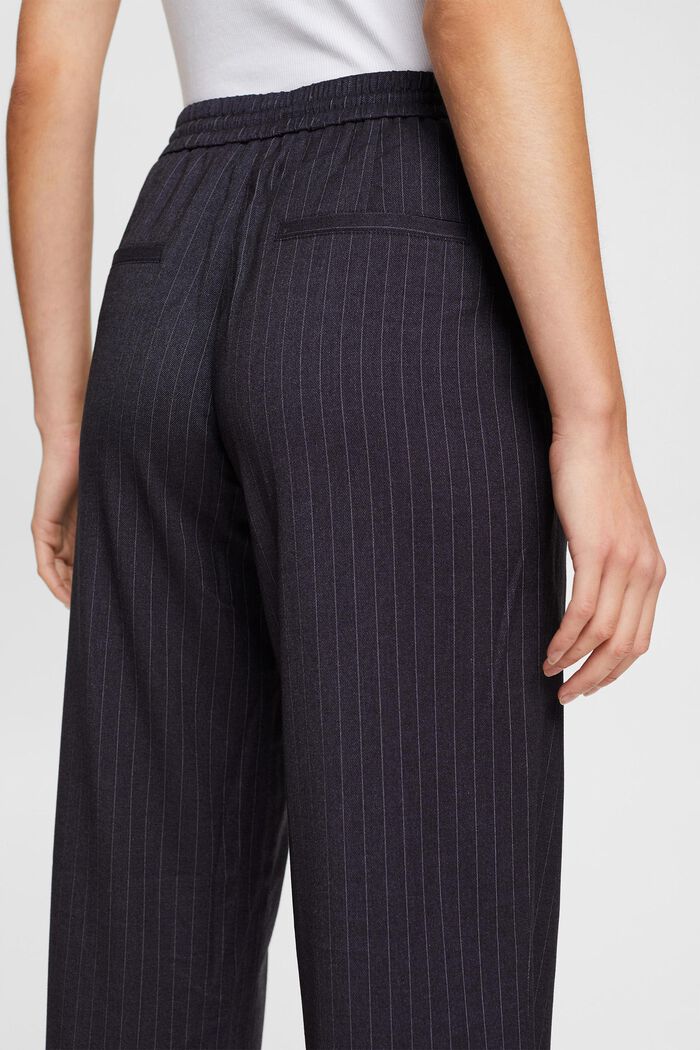 Mid-Rise-Hose mit Nadelstreifen im Jogger-Stil