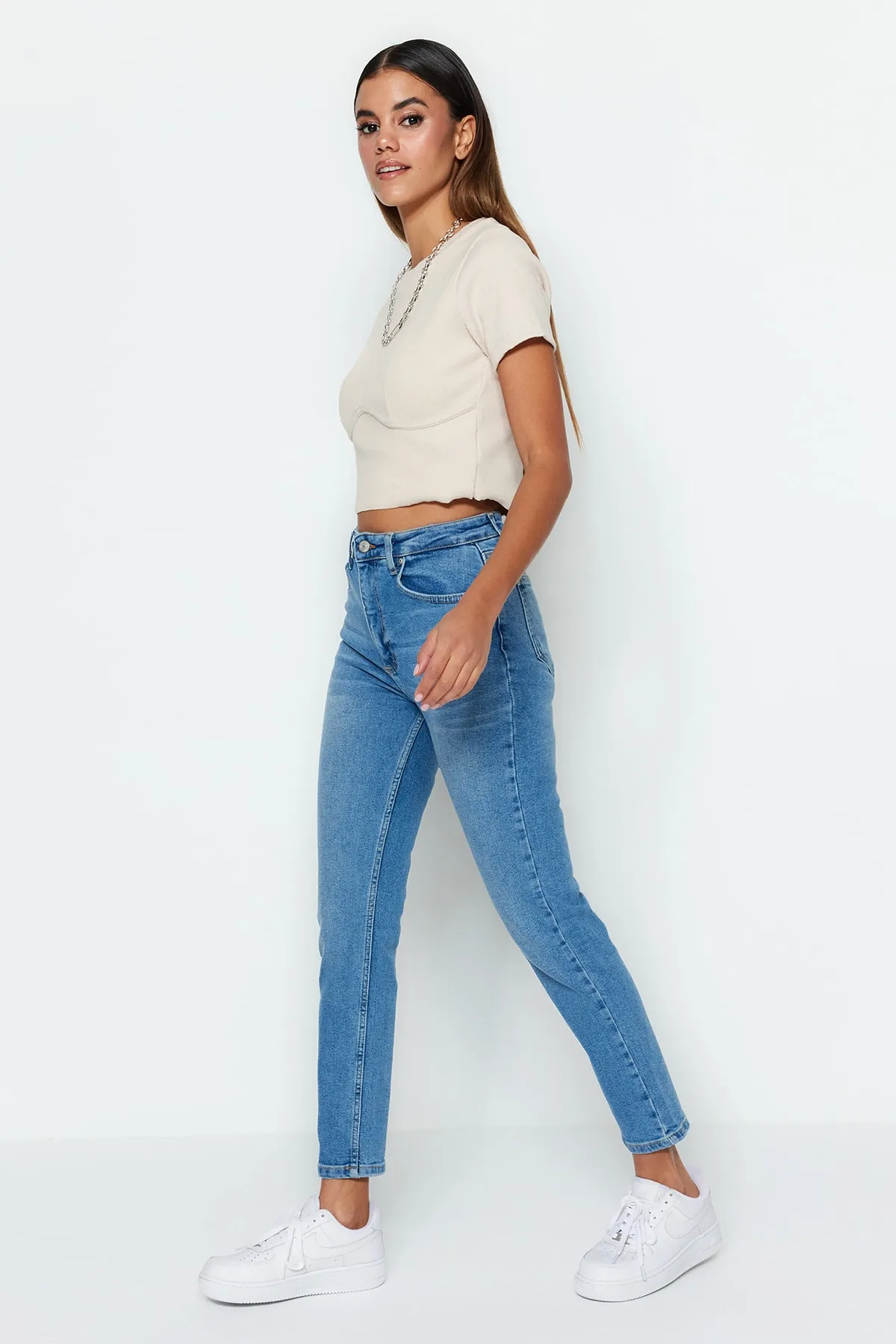 Trendyol Collection  Blaue Slim Fit-Jeans mit hoher Taille TWOAW22JE0787