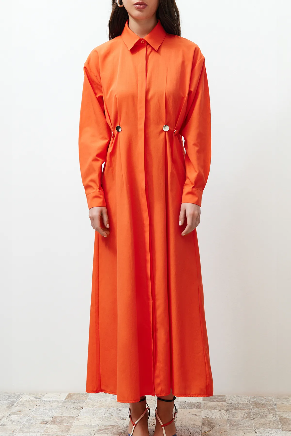 Trendyol Modest  Gefliestes Taillen-Accessoire, detailliertes gewebtes Hemdkleid TCTSS24EB00142