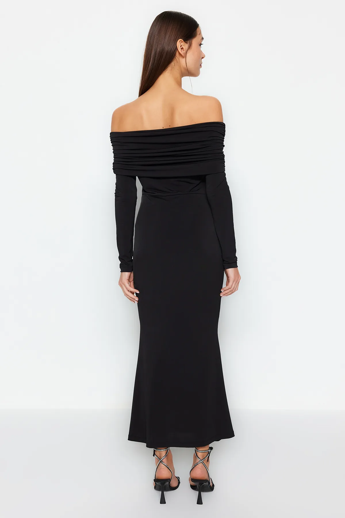 Trendyol Collection  Schwarzes elegantes Abendkleid mit Carmenkragen TPRAW24EL00296