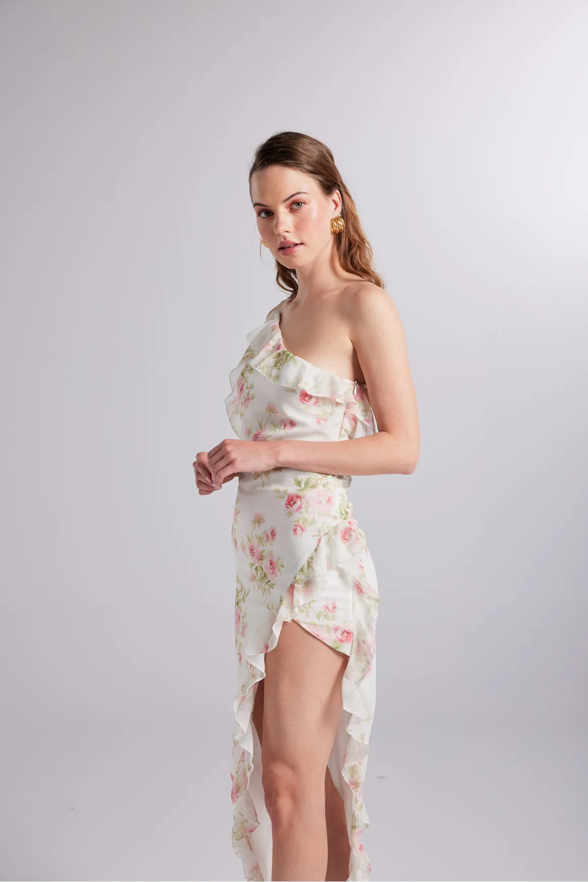HOLLY LOLLY  One-Shoulder-Rüschendetailliertes Chiffon-Amourous-Kleid Ecru