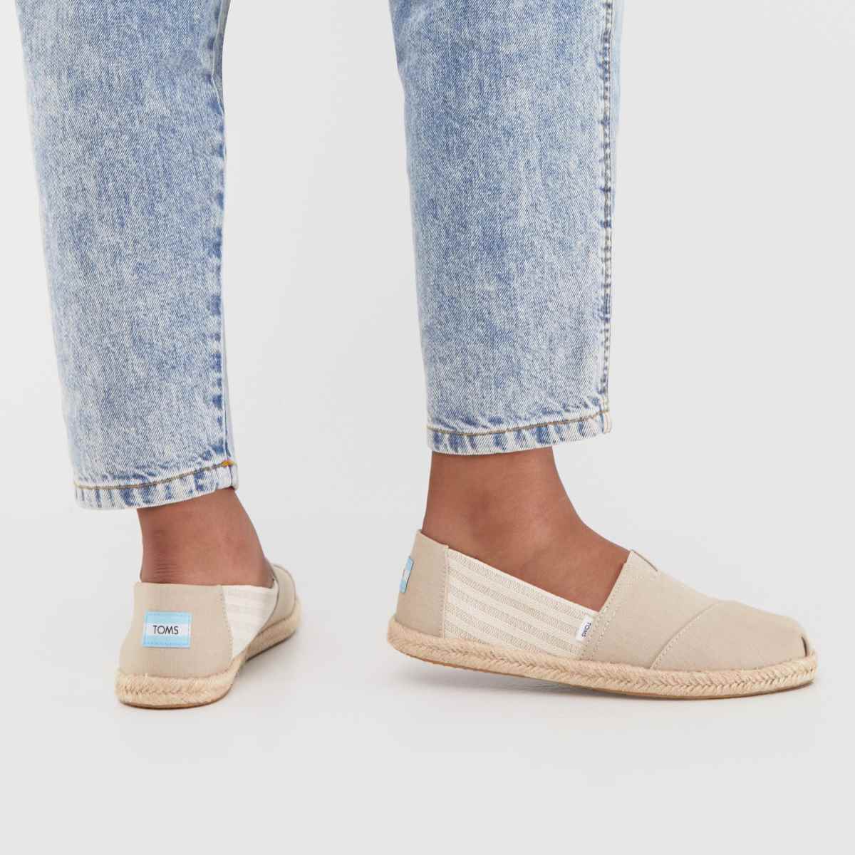 TOMS – Naturfärgade, randiga, platta skor med rep i universitetsmodell