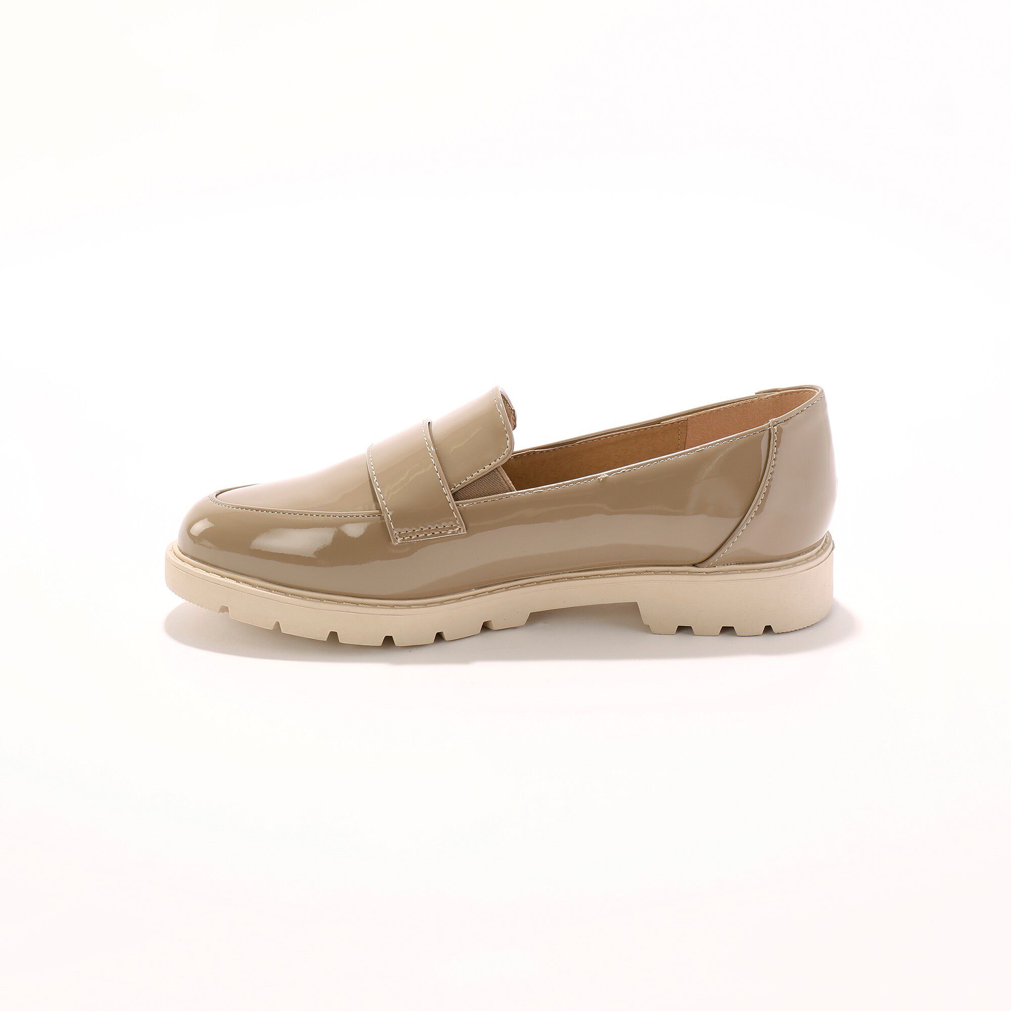 Mocassins vernis à semelle crantée
