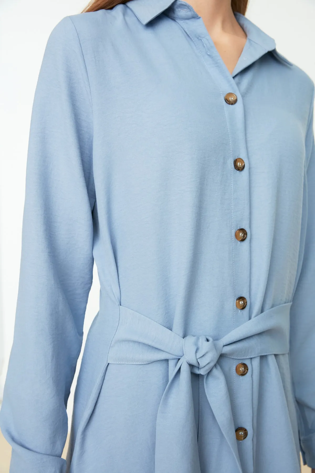 Trendyol Modest  Blaues Aerobin-Hemd-Hosen-Set aus gewebtem Stoff mit weitem Bein und Gürtel TCTSS22US0067