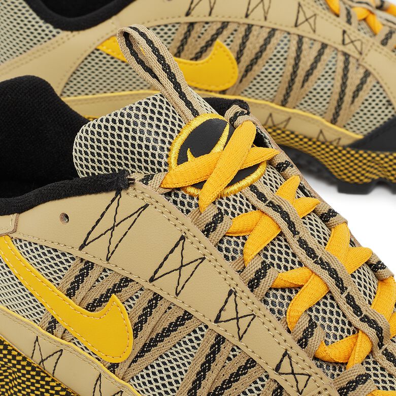 NIKE Wmns Air Humara QS 