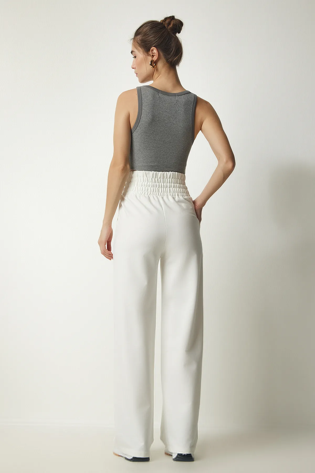 Happiness İstanbul  Weiße Basic-Strick-Jogginghose mit Tasche für Damen XR00018