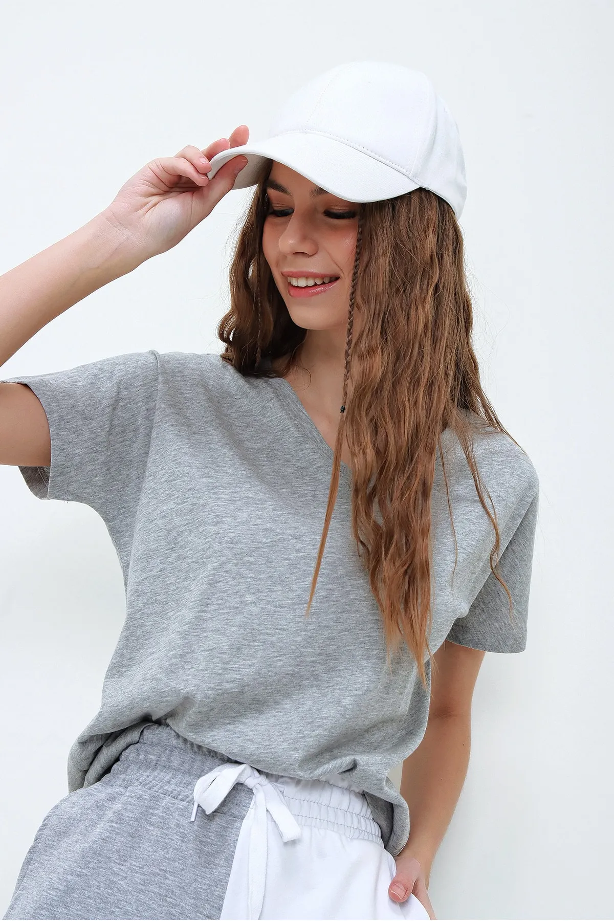 Trend Alaçatı Stili  Grimelange Basic-T-Shirt mit V-Ausschnitt für Damen ALC-1045-A