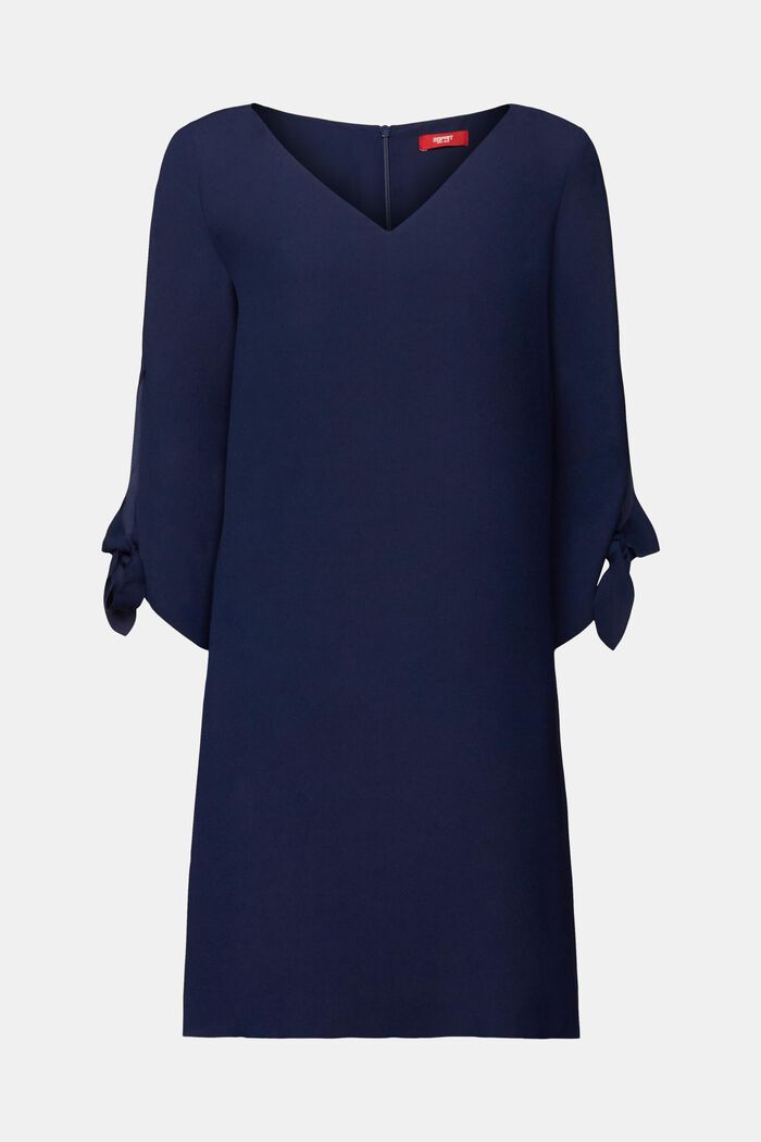 Crêpe-Kleid mit Laser-Cut-Details