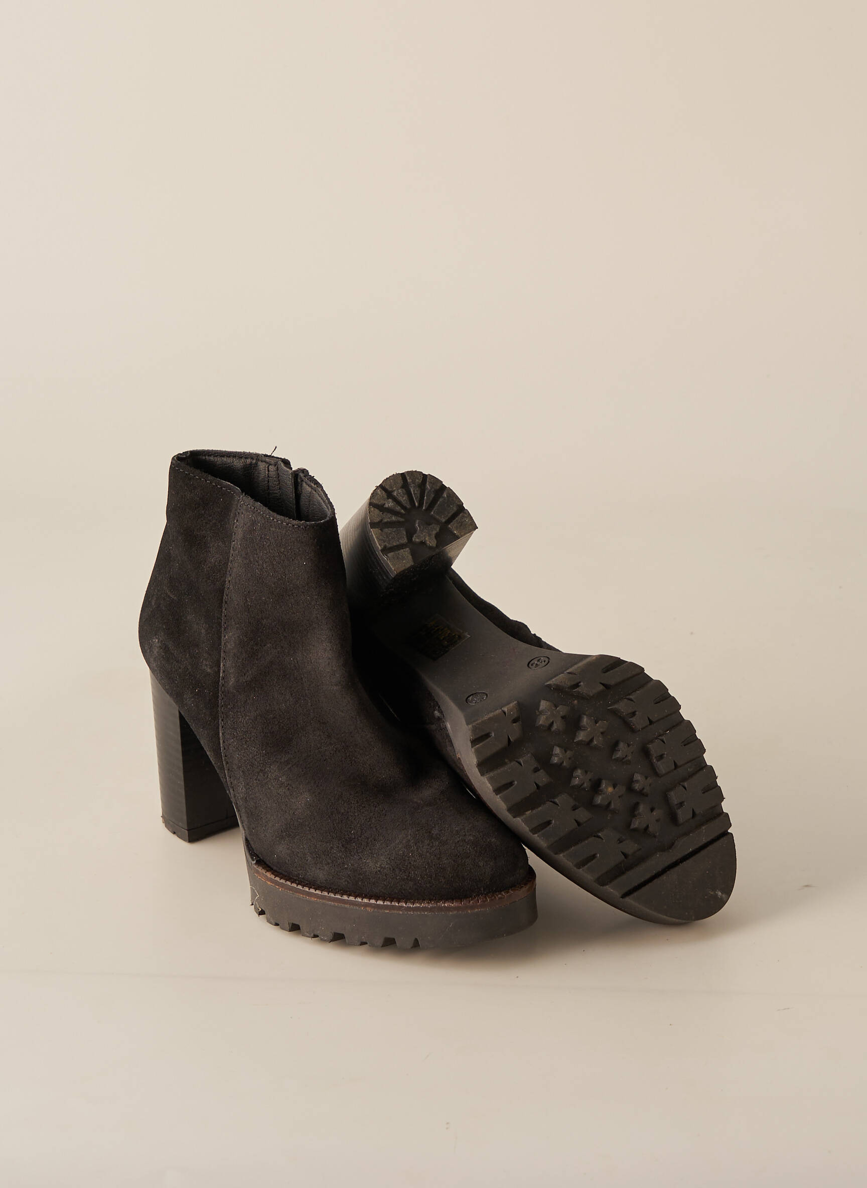 Sans Marque Bottines Femme couleur noir