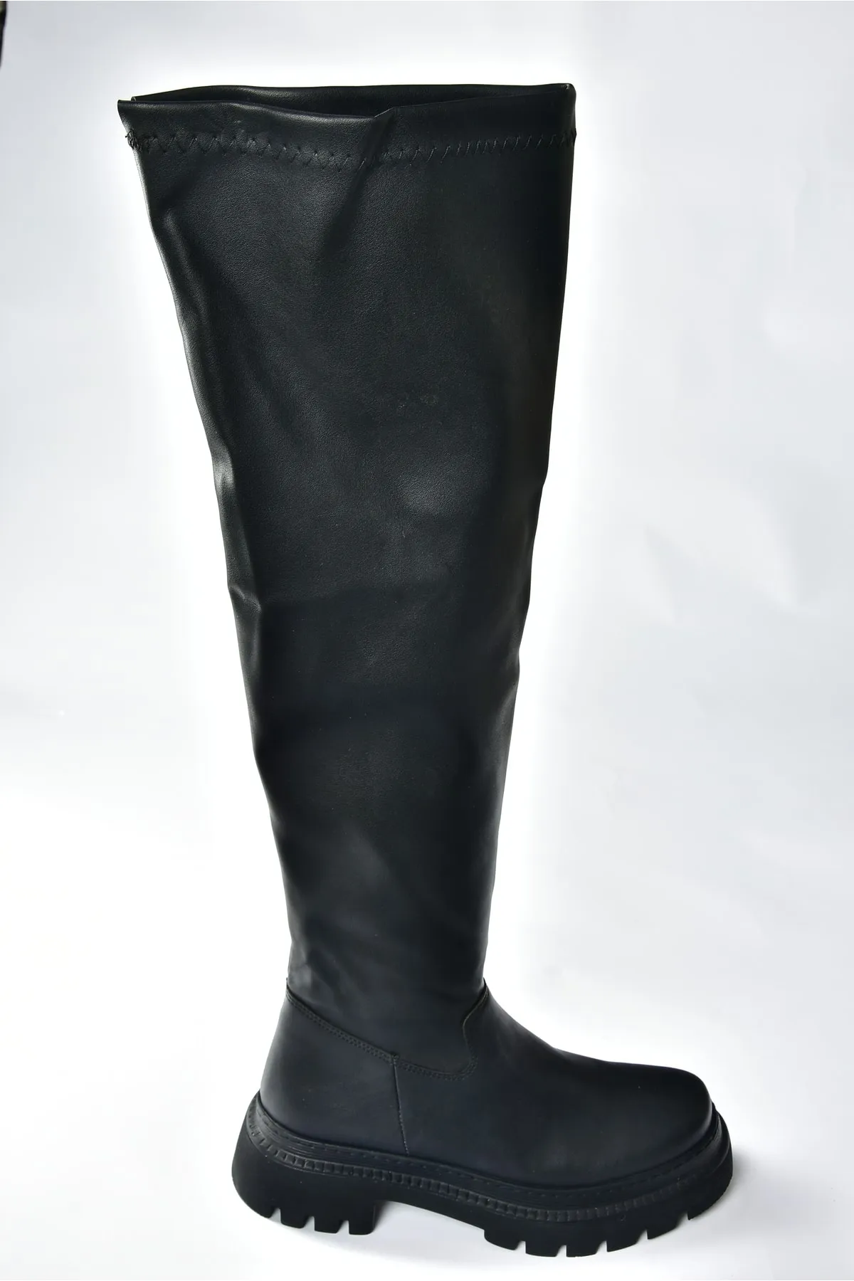 Fox Shoes  Schwarze Laptop-Damenstiefel mit dicker Sohle N404002009