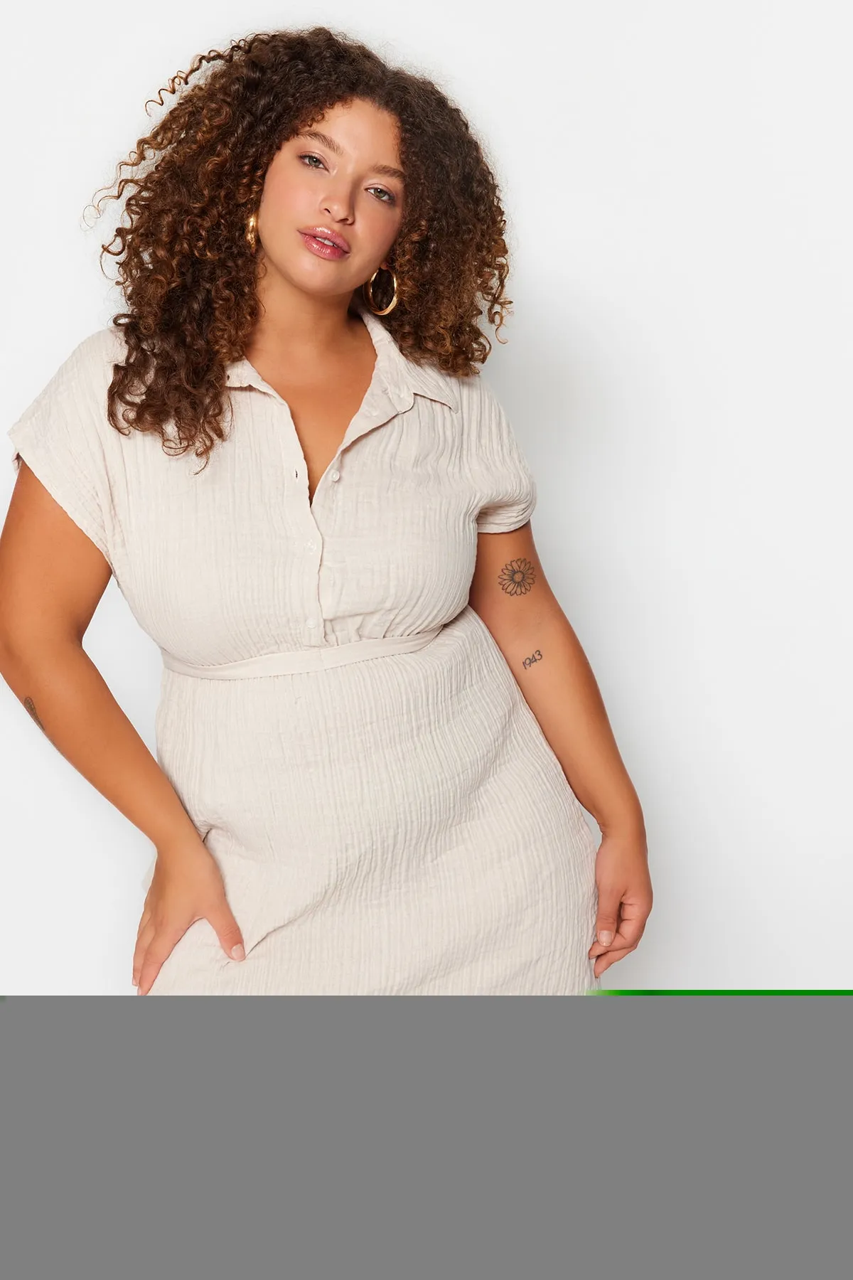Trendyol Curve  Beiges gewebtes Kleid mit Gürtel TBBSS23AH00142