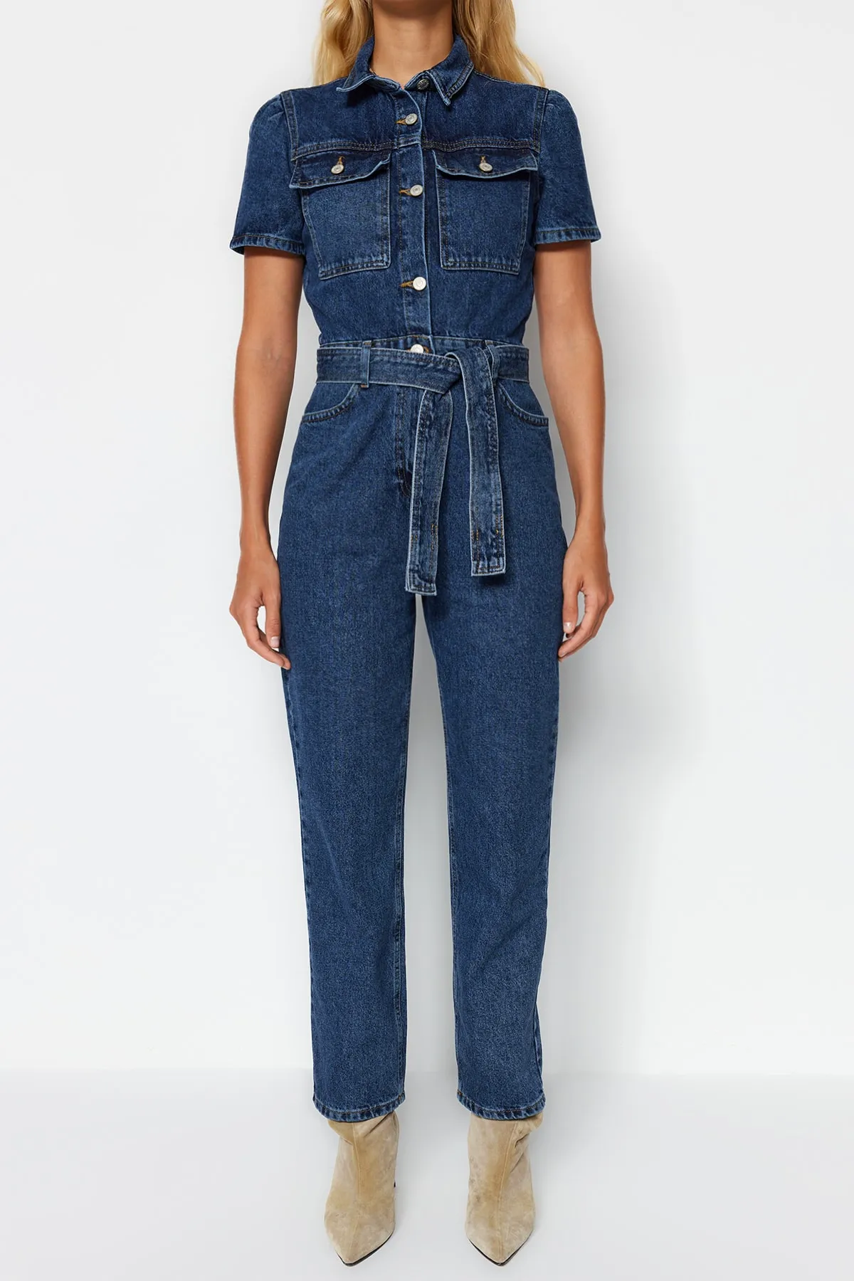 Trendyol Collection  Blauer Jeans-Jumpsuit mit Gürtel TWOSS20TU0156