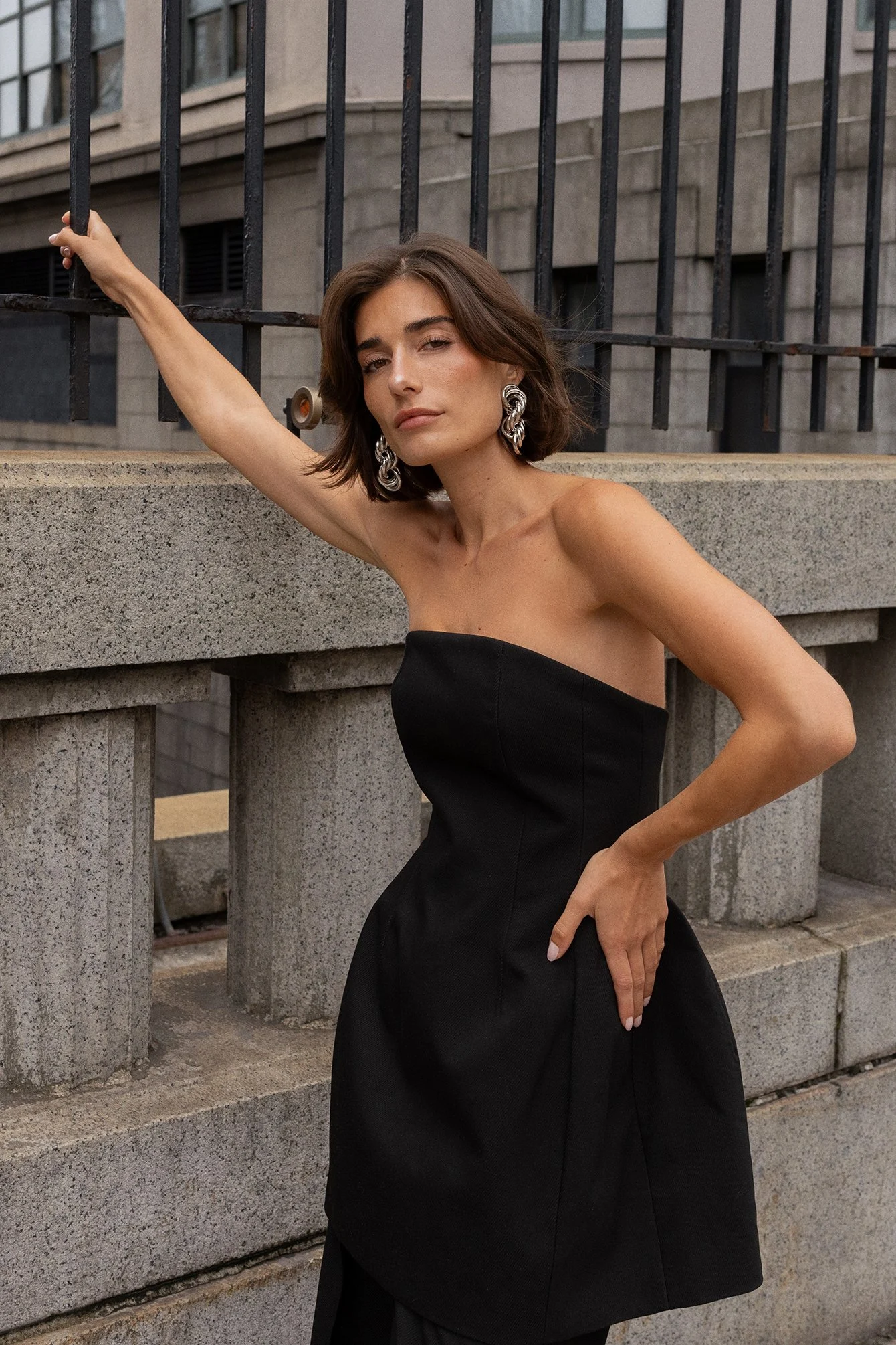 Tailliertes Bandeau-Minikleid