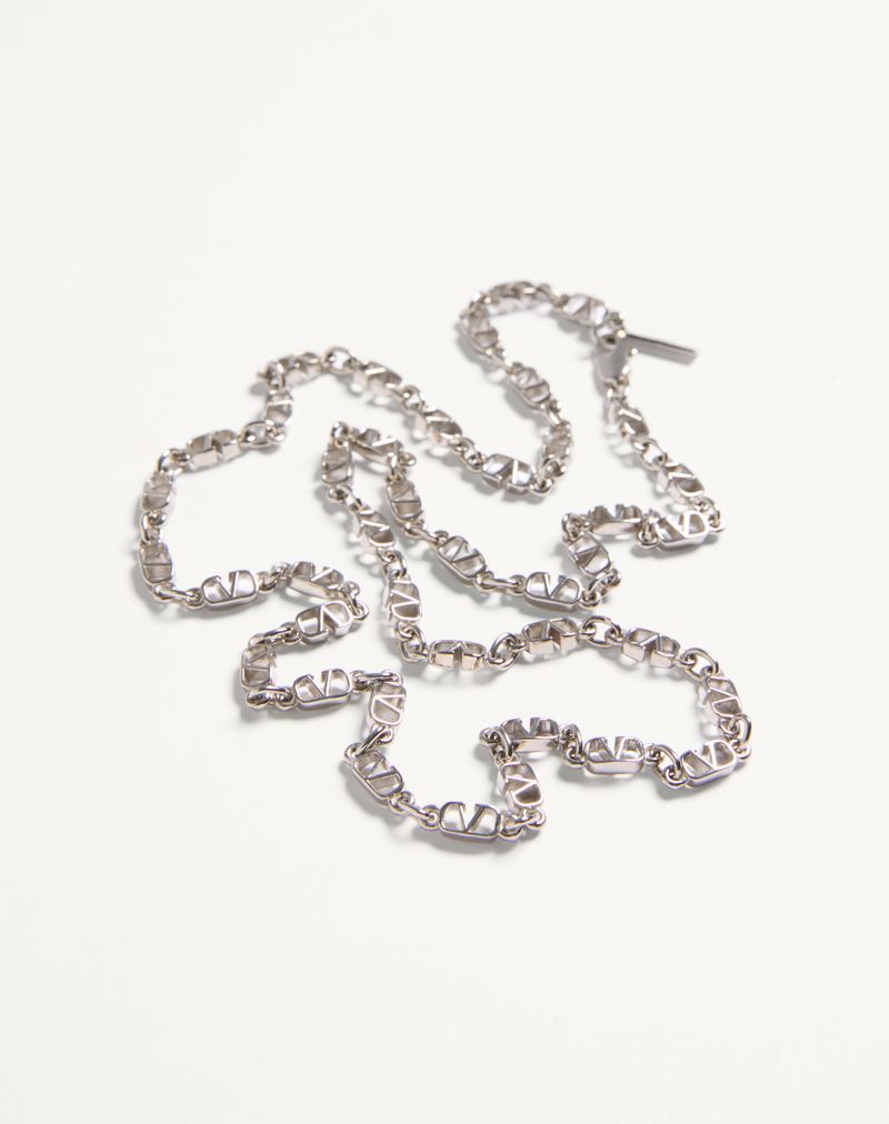 Colar de metal com assinatura VLogo