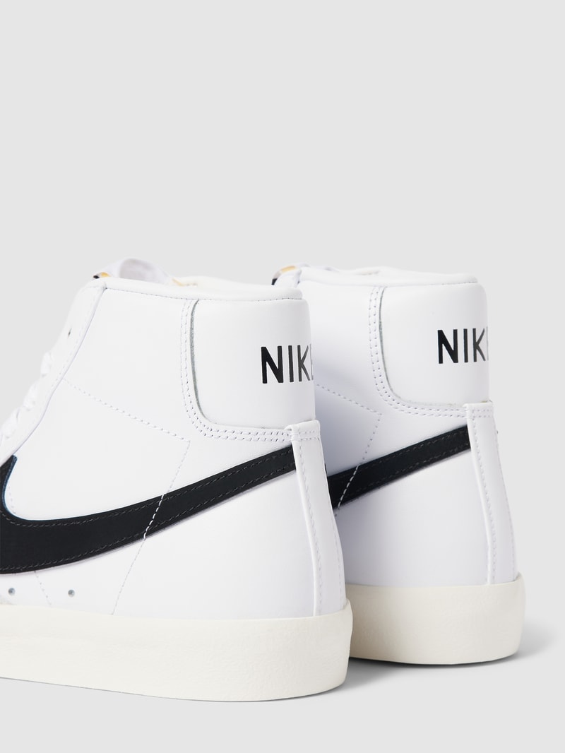 High Top Sneaker mit Logo-Badge Modell 'Blazer' in offwhite