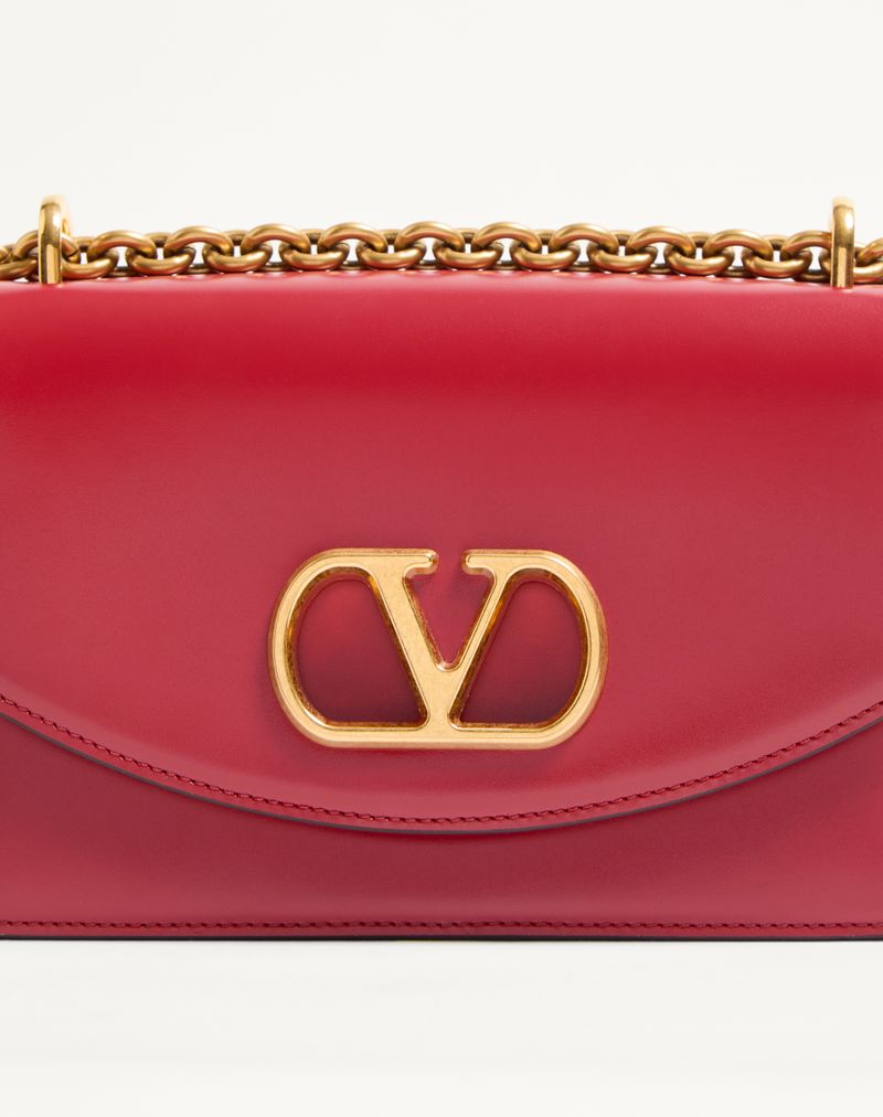 Bolsa de ombro pequena Valentino Garavani Vain em couro de bezerro brilhante