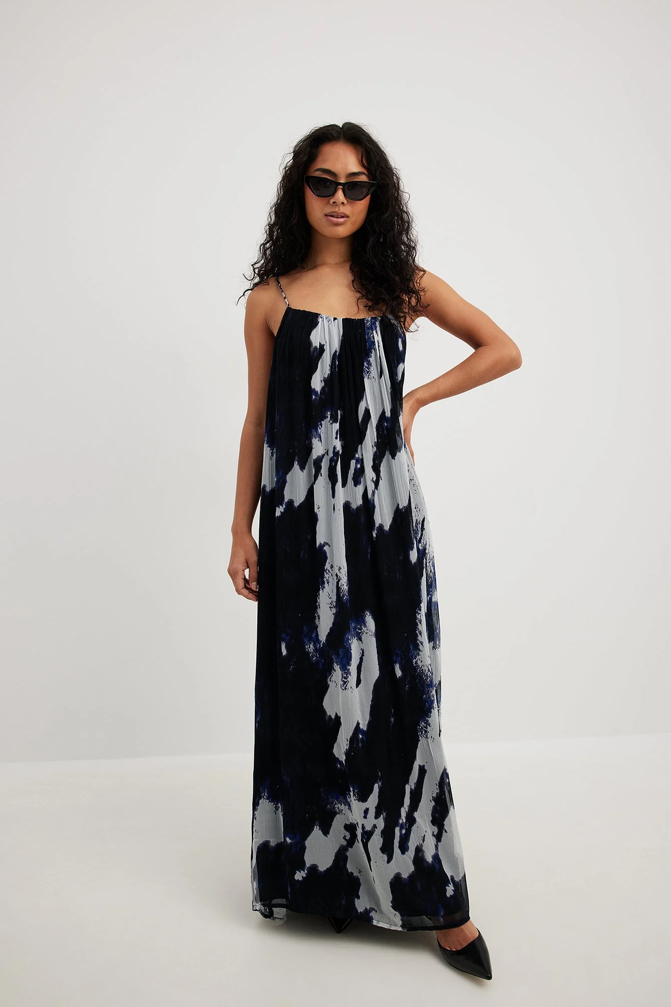 Maxikleid mit Trägerdetail