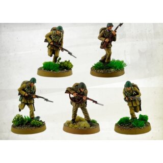 Polish Army Infantry (wz. 36 uniforms) charging with rifles (5)