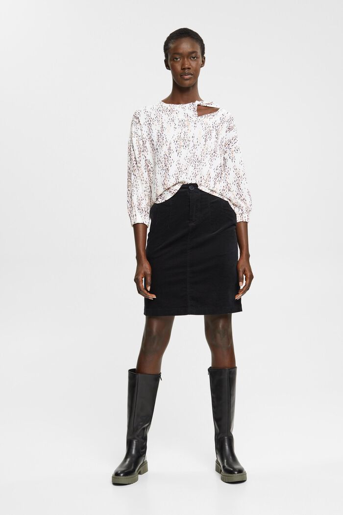 Gemusterte Bluse mit Cut-Out-Detail