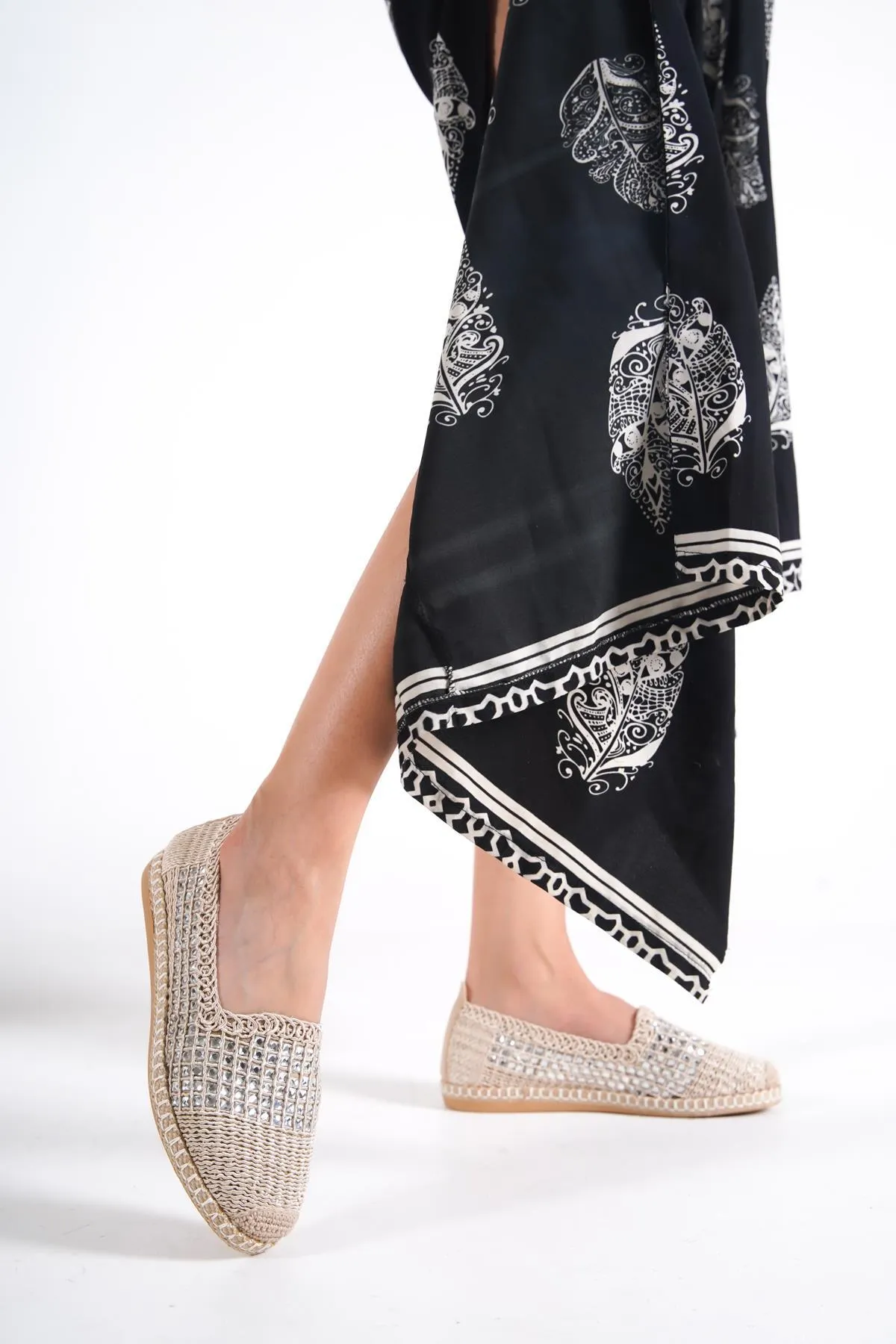 Capone Outfitters  Capone Oval Toe Stone Beige Damen-Slip-On-Seil-Espadrille