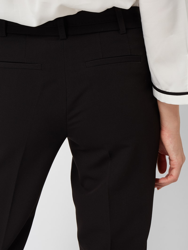 Slim Fit Stoffhose mit Stretch-Anteil in schwarz